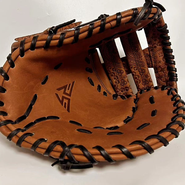 Choosing the Right Baseball Glove bing Relentless Sports