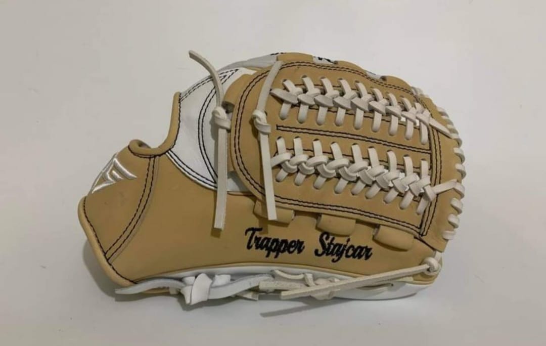 How to pick a baseball glove