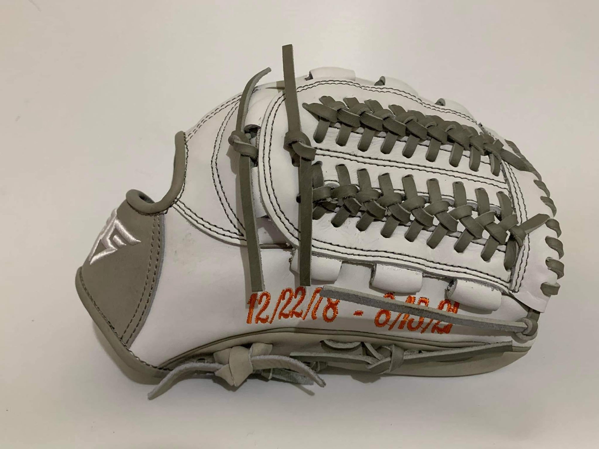 Why Paying For a Custom Baseball Glove Is Worth It