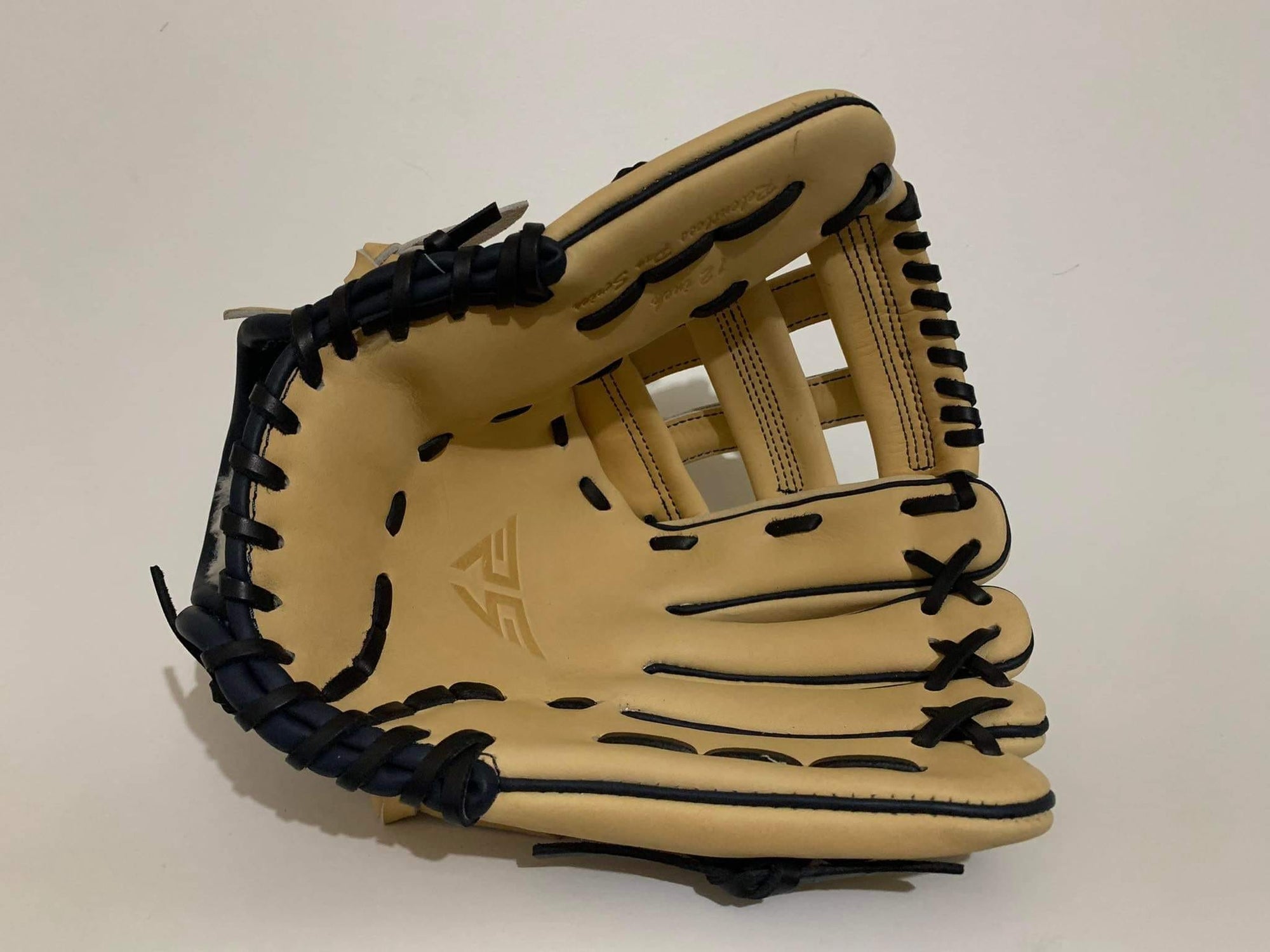 3 Things Every Baseball Player Needs To Know About Custom Baseball Gloves