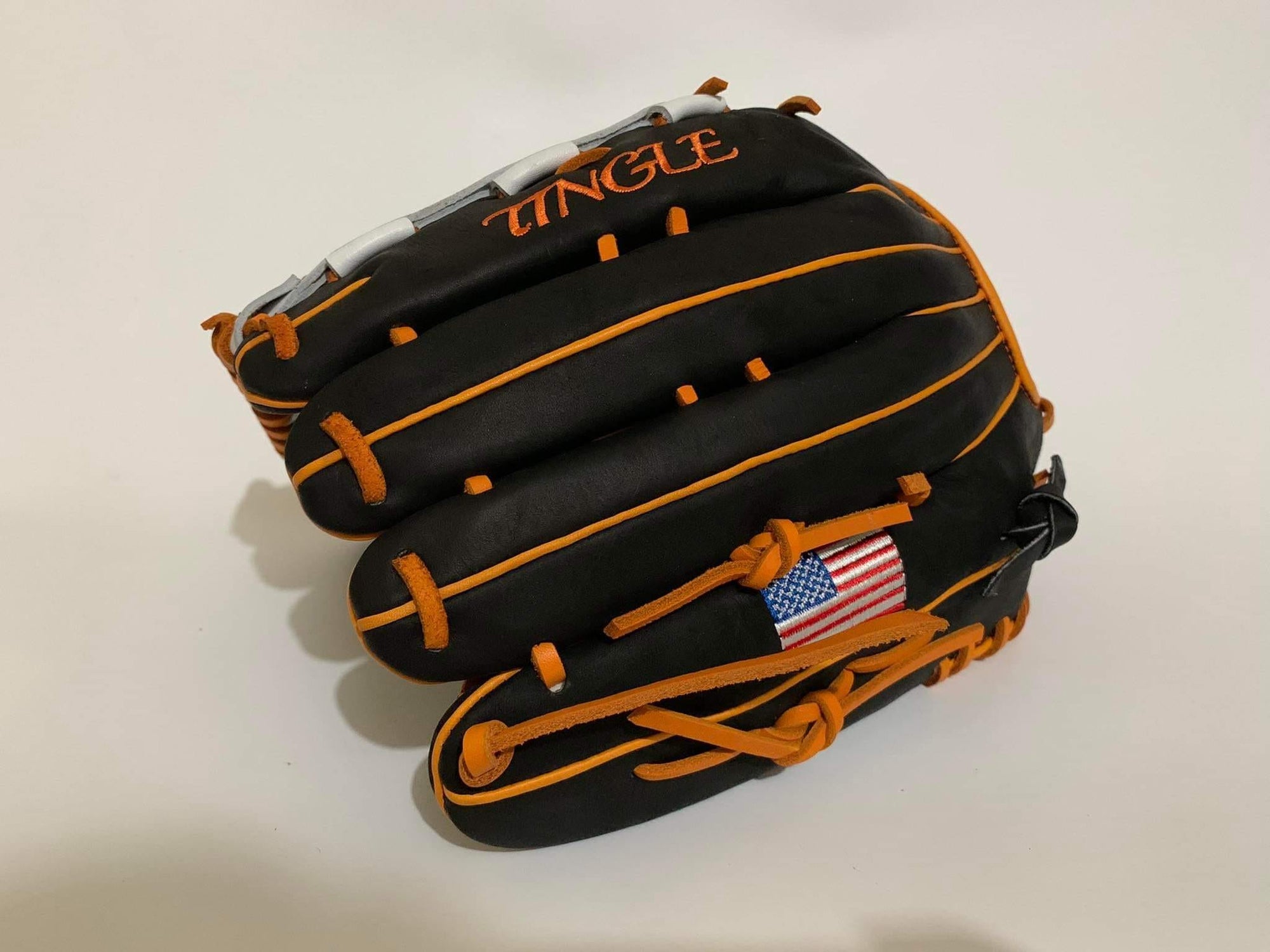 Why Custom Baseball Gloves Are The Best For Any Player