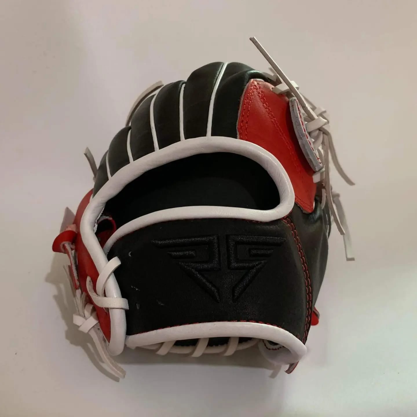 How To Pick The Perfect Baseball Glove For Your Style Of Play