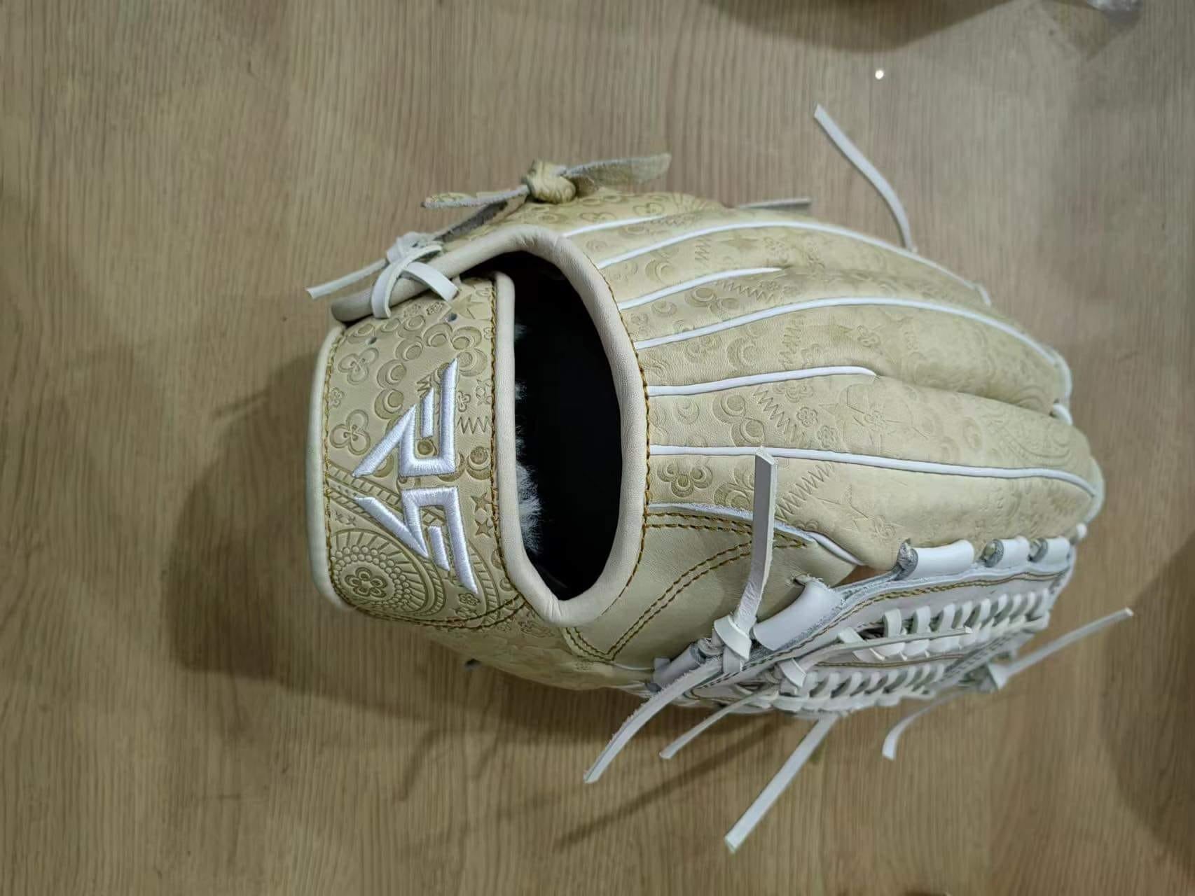 Hit or Mitts? Custom Fielding Gloves vs Batting Gloves