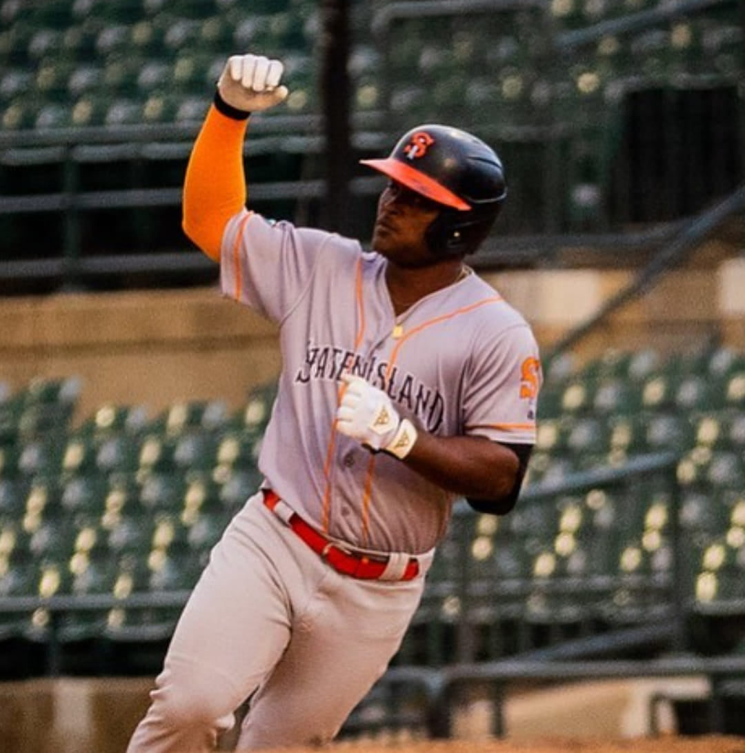 What Travel Ball Players Need When Customizing Gloves