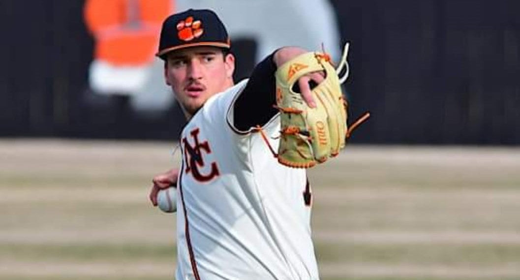 How are Custom Baseball Gloves Made?