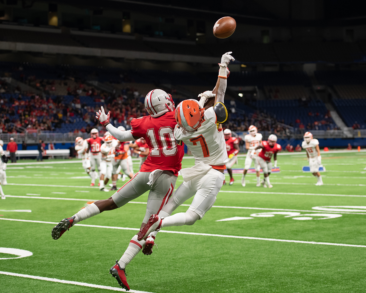 Grab & Go: The Evolving Design of Football Gloves