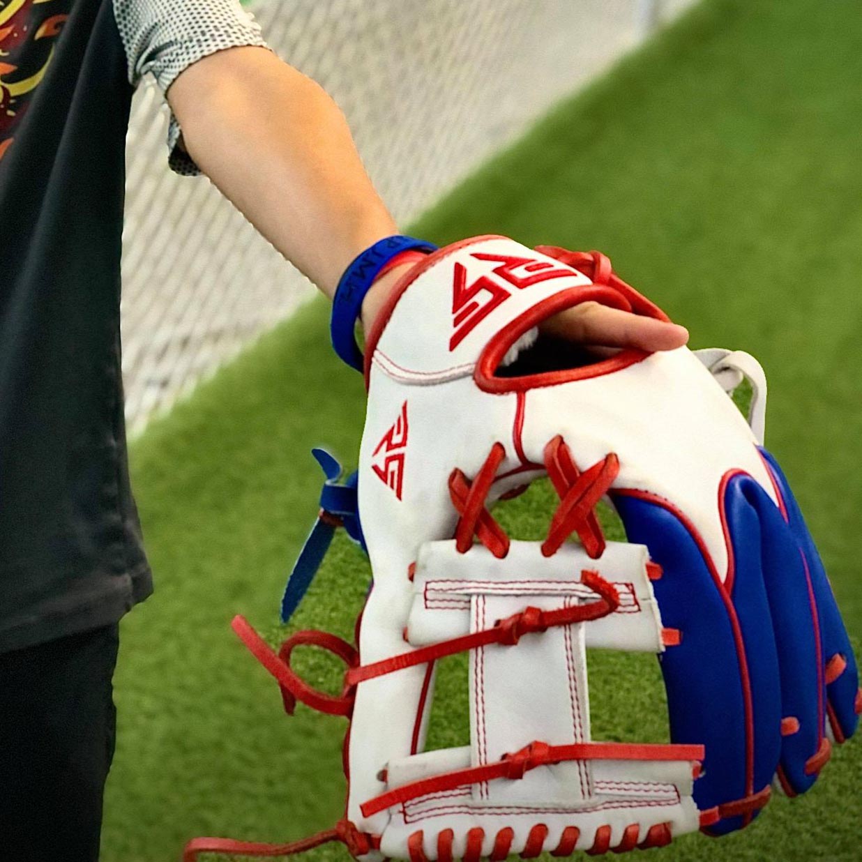 Custom Baseball Gloves